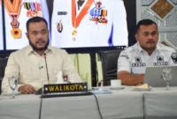 Wali Kota Padang Fadly Amran mengikuti rapat secara virtual bersama KLH/BPLH RI dari Gedung Putih Rumah Dinas Wali Kota, Selasa (28/1/2026). (Foto: Prokopim Padang)