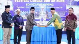 Wakil Wali Kota Bukittinggi, Ibnu Asis membuka secara resmi Festival Cerdas Qur’an SD Negeri se-Kota Bukittinggi 2026 di Aula RRI Kota Bukittinggi, Kamis (29/1/2026). (Foto: Diskominfo Bukittinggi)