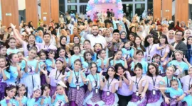 Wali Kota Padang, Fadly Amran menghadiri Festival Tari Tradisional Budaya Anak Sumbar “Gebyar Mutiara Minang” Tahun 2026 di Gedung Bagindo Aziz Chan Youth Center. (Foto: Prokopim Padang)