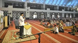 Gubernur Sumbar Mahyeldi saat peringatan Isra Mikraj Nabi Muhammad SAW 1447 Hijriah di Masjid Raya Syekh Ahmad Khatib Al Minangkabawi, Jumat (23/1/2026). (Foto: ADPSB)