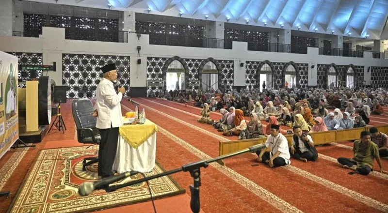 Gubernur Sumbar Mahyeldi saat peringatan Isra Mikraj Nabi Muhammad SAW 1447 Hijriah di Masjid Raya Syekh Ahmad Khatib Al Minangkabawi, Jumat (23/1/2026). (Foto: ADPSB)