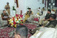 Gubernur Sumbar Mahyeldi audiensi dengan Ketua KONI Sumbar Hamdanus terkait kesiapan Porprov Sumbar 2026 di Istana Gubernuran, Senin (13/1). (Foto: ADPSB) 