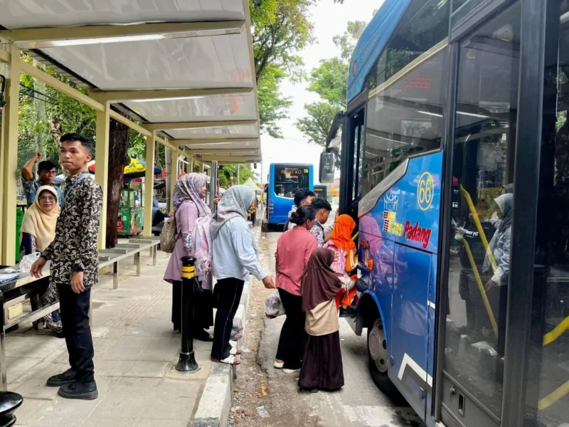 Tarif Trans Padang dan angkot dipastikan tidak mengalami kenaikan saat Lebaran. (Foto: Diskominfo Padang)