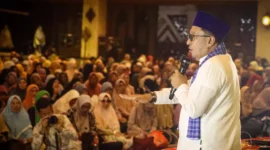 Bupati Tanah Datar Eka Putra menghadiri tabligh akbar dan doa bersama yang digelar IKAPPABASKO di Masjid Agung At-Tin, TMII, Minggu (11/1/2026). (Foto: Prokopim Tanah Datar)