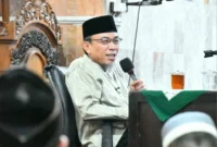 Wakil Wali Kota Padang, Maigus Nasir memberikan tausiah dalam tabligh akbar memperingati Isra’ Mi’raj Nabi Muhammad SAW 1447 H di Masjid Raya Nagari Nanggalo, Selasa (13/1/2026). (Foto: Prokopim Padang)
