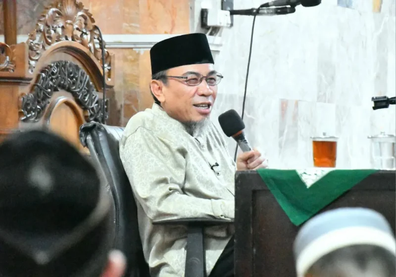 Wakil Wali Kota Padang, Maigus Nasir memberikan tausiah dalam tabligh akbar memperingati Isra’ Mi’raj Nabi Muhammad SAW 1447 H di Masjid Raya Nagari Nanggalo, Selasa (13/1/2026). (Foto: Prokopim Padang)
