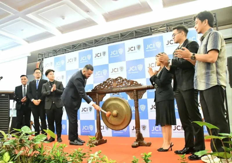Wali Kota Padang, Fadly Amran membuka Inaugurasi JCI West Sumatera Tahun 2026 di The ZHM Premiere Hotel, Sabtu (10/1/2026). (Foto: Prokopim Padang)