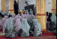 SD Kartika 1-11 Padang menggelar peringatan Isra Mikraj di Masjid Istiqamah, Sawahan, Sabtu (17/1/2026). (Foto: Diskominfo Padang)