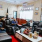 Wakil Wali Kota Pariaman, Mulyadi menyaksikan peluncuran KEN 2026 melalui kanal YouTube resmi Kementerian Pariwisata, Jumat (23/1/2026). (Foto: Kominfo Kota Pariaman)