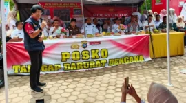 Kak Seto saat menyampaikan sambutan, sekaligus berkomunikasi dengan anak-anak di pengungsian. (Foto: Dok. Kominfo)