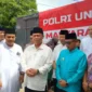 Kapolda Sumbar, Irjen Pol Gatot Tri Suryanta dan Wakil Bupati Pessel, Risnaldi Ibrahim foto bersama di depan Masjid Raya Pahlawan Lumpo. (Foto: Dok. Prokopim)