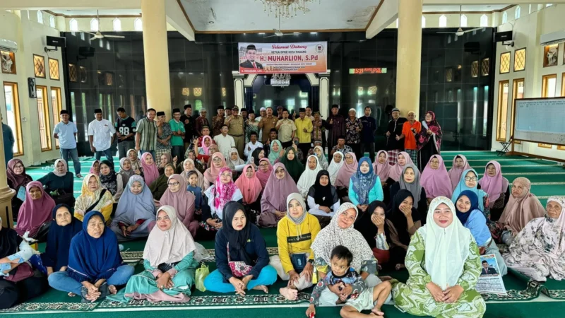 Ketua DPRD Padang Muharlion menjemput aspirasi masyarakat dalam reses masa sidang II 2026 di Kecamatan Koto Tangah. (Foto: Ist)