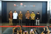 Ketua Dewan Komisioner OJK Mahendra Siregar bersama dua pejabat OJK mengundurkan diri. Mahendra menyebut pengunduran diri ini sebagai bentuk tanggung jawab moral.