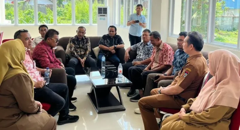 Komisi C DPRD Kabupaten Serdang Bedagai studi tiru ke Perpustakaan Umum Daerah Kota Padang yang berlokasi di Jalan Bagindo Aziz Chan, Senin (26/1/2026). (Foto: Diskominfo Padang)