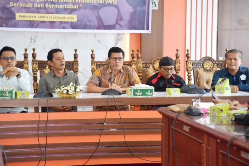 Kepala Diskominfo Kota Pariaman, Yalviendri saat menghadiri Konferensi VII PWI Padang Pariaman/Kota Pariaman yang digelar di Ruang Rapat Wali Kota Pariaman, Sabtu (24/1/2026). (Foto: Kominfo Kota Pariaman)