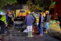 Mobil box dan truk terlibat tabrakan di kawasan Panorama I, Kelurahan Indarung, Kecamatan Lubuk Kilangan, Sabtu malam (24/1/2026). (Foto: Satlantas Polresta Padang)