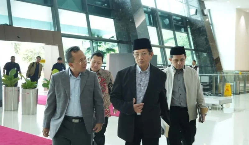 Menteri Agama Nasaruddin Umar di Bandara Soekarno-Hatta Tangerang sebelum keberangkatan ke Mesir, Minggu (18/1/2026). (Foto: Kemenag/Amirul Ikhsan)