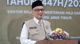 Menteri Haji dan Umrah RI, Mochamad Irfan Yusuf saat membuka seleksi di Asrama Haji Embarkasi Sukolilo, Surabaya, Kamis (22/1/2026). (Foto: Kemenhaj)