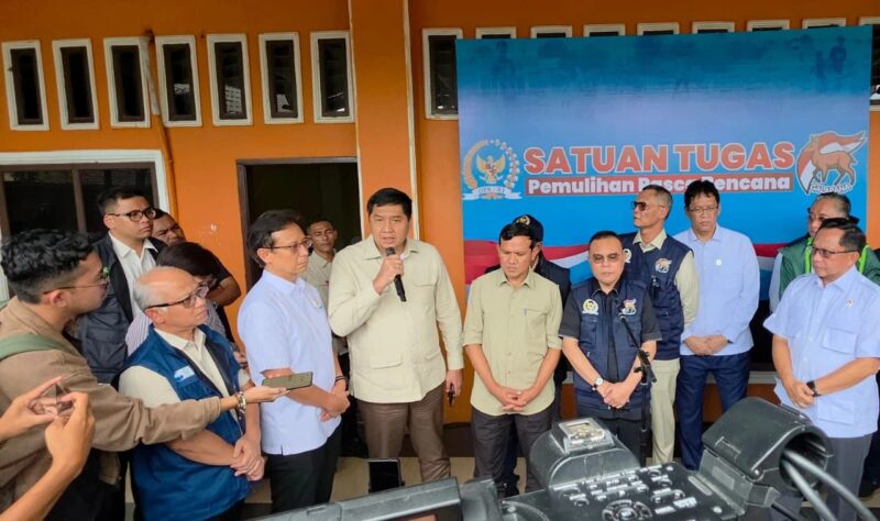 Menteri Perumahan dan Kawasan Permukiman (PKP) Maruarar Sirait memberikan keterangan pers di Banda Aceh, Sabtu (10/1/2026). (Foto: Kementerian PKP)