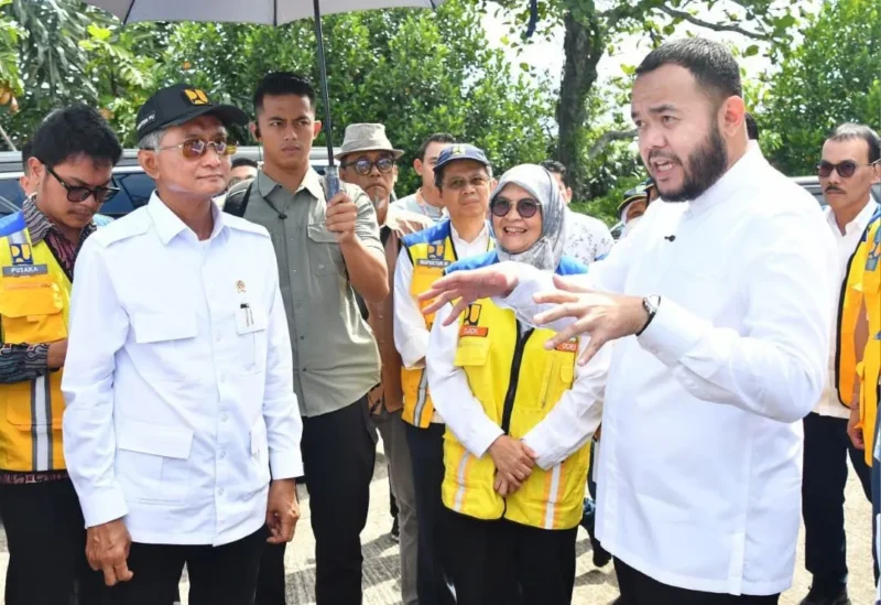 Wali Kota Padang, Fadly Amran mendampingi Menteri PU, Dody Hanggodo meninjau IPA Gunung Pangilun milik Perumda AM Kota Padang, Jumat (30/1/2026). (Foto: Prokopim Padang)