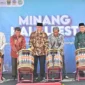 Gubernur Sumbar Mahyeldi Ansharullah membuka Minang Halal Fest 2026 di kawasan Masjid Raya Syekh Ahmad Khatib Al Minangkabawi, Padang, Jumat (16/1/2026). (Foto: ADPSB)