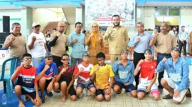Wali Kota Padang, Fadly Amran membuka kejuaraan renang Minangkabau Open Swimming Championship 2026 Sumatera ke-4, di Kolam Renang FIK UNP, Selasa (20/1/2026). (Foto: Prokopim Padang)