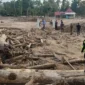 Gubernur Sumbar, Mahyeldi Ansharullah meminta BWS Sumatera V menurunkan alat berat untuk normalisasi sungai yang terdampak bencana banjir bandang. (Foto: ADPSB)