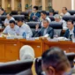 Menteri ESDM Bahlil Lahdalia mendorong pemanfaatan PLTS untuk mempercepat elektrifikasi di pulau-pulau terpencil. (Foto: Kementerian ESDM) 