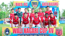 PSP Padang melibas Three Boys Sijunjung dengan skor telak 5-0 pada semifinal Wali Nagari Cup XV Batu Balang, Kamis (1/1/2026). Kemenangan ini memastikan langkah PSP ke partai final turnamen bergengsi tingkat nagari tersebut. (Foto: Ist)