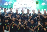 Pemko Padang Panjang melepas tim sepak bola PSPP untuk berlaga di Liga 4 Sumbar musim 2025/2026, Selasa (21/1/2026) malam. (Foto: Kominfo Padang Panjang)