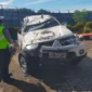 Kondisi mobil Pajero Sport setelah dievaluasi petugas kepolisian usai terbalik di ruas Tol Padang-Sicincin, Sumatra Barat, pada Jumat pagi (30/1/2026). (Foto: Ditlantas Polda Sumbar)