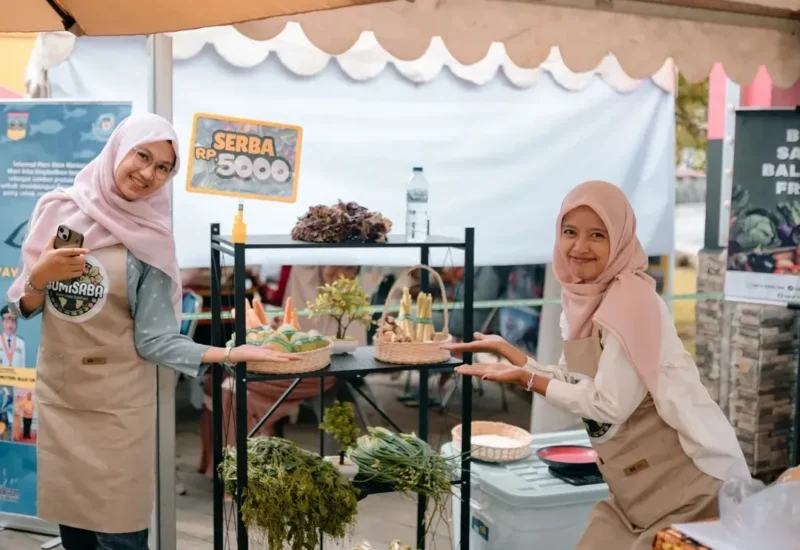 Pemkab Solsel menggelar Pameran UMKM di Ruang Taman Hijau Padang Aro, Jumat (2/1/2026). (Foto: Humas Pemkab Solsel)