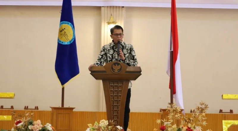 Asisten Pemerintahan dan Kesejahteraan Rakyat, Elfis Chandra membuka Pariaman Campus Expo 2026 di Universitas Sumatera Barat Convention & Exhibition (UCE), Sabtu (31/1). (Foto: Kominfo Kota Pariaman)
