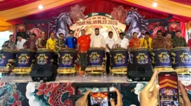 Wali Kota Padang, Fadly Amran membuka Pasar Malam Imlek 2577, Rabu (28/1/2026). (Foto: Diskominfo Padang)