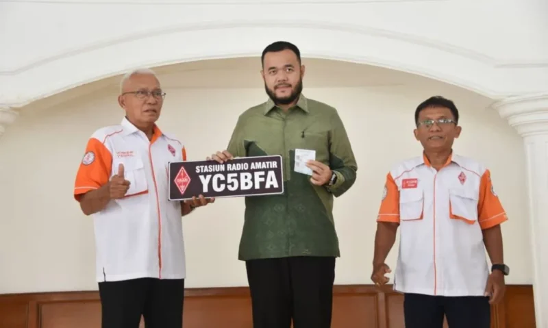 Wali Kota Padang Fadly Amran menghadiri Pengukuhan Pengurus ORARI Lokal Padang Periode 2025–2028 di Palanta Rumah Dinas Wali Kota Padang, Minggu (18/1/2026). (Foto: Prokopim Padang)