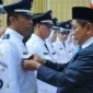 Bupati Padang Pariaman John Kenedy Azis (JKA) melantik 15 Penjabat Wali Nagari Persiapan di Hall IKK Parit Malintang, Kamis (29/1/2026). (Foto: Kominfo Padang Pariaman)