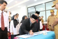 Wakil Wali Kota Pariaman, Mulyadi melantik dua Pejabat Eselon II dan Pejabat Fungsional serta Pejabat Pengawas di Ruang Rapat Wali Kota Pariaman, Selasa (20/1). (Foto: Kominfo Kota Pariaman)