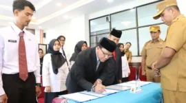Wakil Wali Kota Pariaman, Mulyadi melantik dua Pejabat Eselon II dan Pejabat Fungsional serta Pejabat Pengawas di Ruang Rapat Wali Kota Pariaman, Selasa (20/1). (Foto: Kominfo Kota Pariaman)