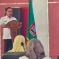 Asisten I Bidang Pemerintahan dan Kesra Setdako Padang Tarmizi Ismail meluncurkan Aplikasi SILAPEM di Ruang Bagindo Aziz Chan, Rabu (14/1/2026). (Foto: Diskominfo Padang)
