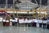 Pemkab Pasbar resmi meluncurkan inovasi 1 ASN Lindungi 1 Pekerja Rentan, Senin (5/1). (Foto: Kominfo Pasbar)