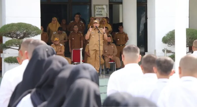 Wali Kota Pariaman Yota Balad membuka Latsar CPNS 2026 Kota Pariaman di Halaman Balai Kota Pariaman, Senin (19/1). (Foto: Kominfo Kota Pariaman)
