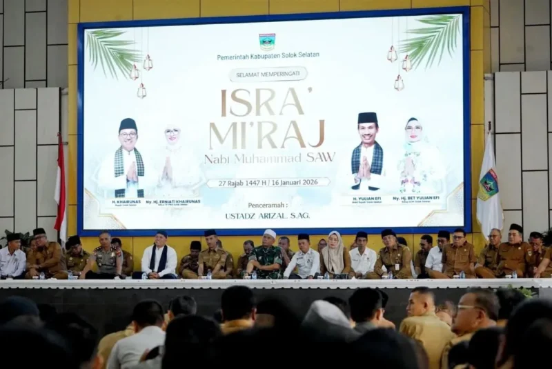 Pemkab Solsel menggelar Peringatan Isra Mi’raj Nabi Muhammad SAW 1447 Hijriah di Aula Sarantau Sasurambi, Senin (19/1/2026). (Foto: Pemkab Solsel)
