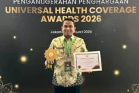 Wali Kota Solok Ramadhani Kirana Putra menerima UHC Award 2026 di Ballroom JIEXPO Kemayoran, Jakarta Pusat, Selasa (27/1/2026). (Foto: Pemko Solok)