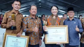 Bupati Dharmasraya Annisa Suci Ramadhani menerima Penghargaan Upakarya Wanua Nugraha Tahun 2025 dari pemerintah pusat. (Foto: Pemkab Dharmasraya)
