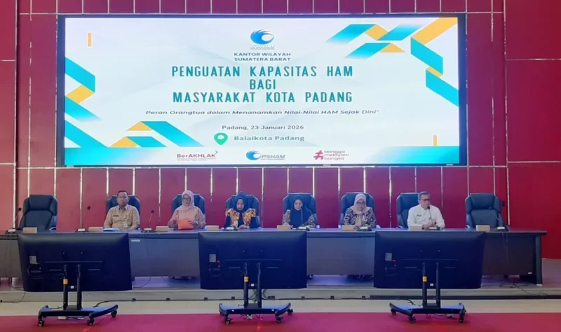 Kementerian HAM Sumatera Barat menggelar kegiatan Penguatan Kapasitas HAM bagi Masyarakat Kota Padang, di Ruang Bagindo Aziz Chan, Balai Kota Padang, Jumat (23/1/2026). (Foto: Diskominfo Padang) 
