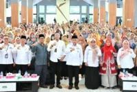 Wakil Wali Kota Padang saat kegiatan Penguatan Program Smart Surau bagi Kepala SD dan SMP se-Kota Padang di Gedung Bagindo Aziz Chan Youth Center, Rabu (14/1/2026). (Foto: Prokopim Padang)