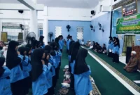 Para santri TPQ Masjid Raya Painan saat tampil pada Penilaian Didikan Subuh Berprestasi Tingkat Kecamatan Tahun 2026 yang digelar Minggu. (Foto: Dok. Naurah)