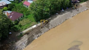 Perbaikan tebing Sungai Batang Kandis.