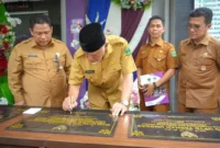 Gubernur Sumbar Mahyeldi Ansharullah meresmikan BLUD untuk UPTD Rumah Sakit Hewan Sumbar, UPTD Ternak Unggas, dan UPTD BPTSB Tuah Sakato, Senin (19/1/2026). (Foto: ADPSB)