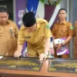 Gubernur Sumbar Mahyeldi Ansharullah meresmikan BLUD untuk UPTD Rumah Sakit Hewan Sumbar, UPTD Ternak Unggas, dan UPTD BPTSB Tuah Sakato, Senin (19/1/2026). (Foto: ADPSB)
